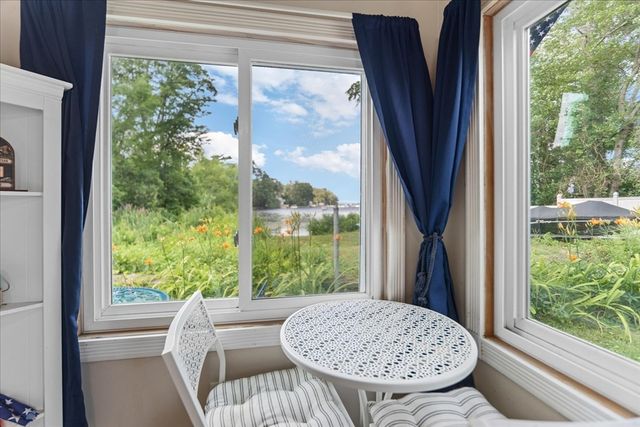 15 Charles St, Lakeville, MA 02347
