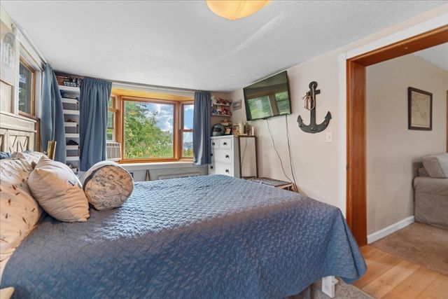 15 Charles St, Lakeville, MA 02347