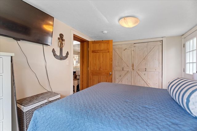 15 Charles St, Lakeville, MA 02347