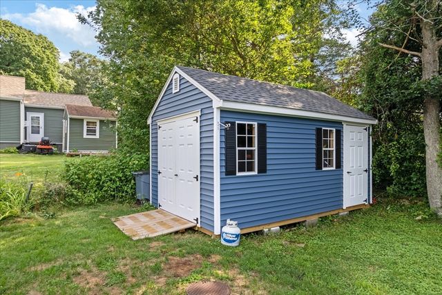 15 Charles St, Lakeville, MA 02347