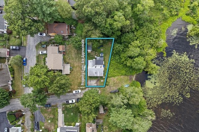 15 Charles St, Lakeville, MA 02347