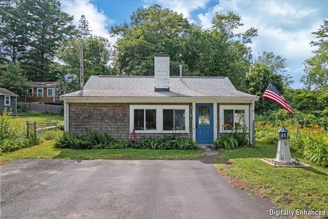 15 Charles St, Lakeville, MA 02347