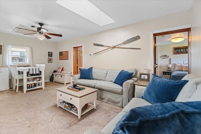 15 Charles St, Lakeville, MA 02347