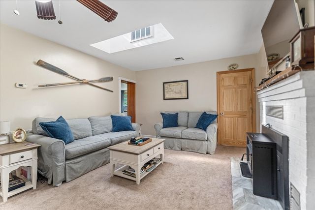 15 Charles St, Lakeville, MA 02347