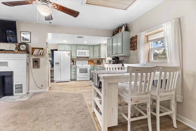 15 Charles St, Lakeville, MA 02347
