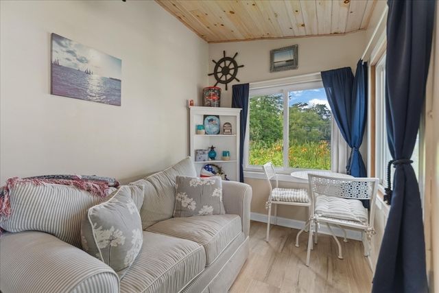 15 Charles St, Lakeville, MA 02347