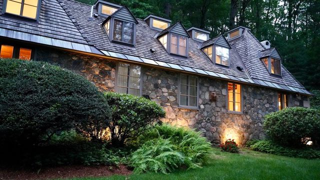120 Church St, Weston, MA 02493