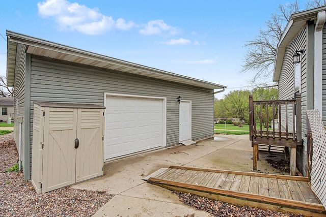 22816 243rd Street, Eldridge, IA 52748