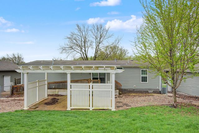 22816 243rd Street, Eldridge, IA 52748