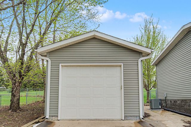 22816 243rd Street, Eldridge, IA 52748