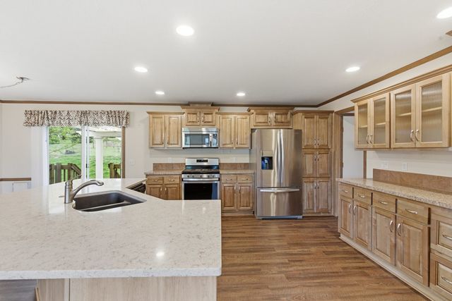 22816 243rd Street, Eldridge, IA 52748