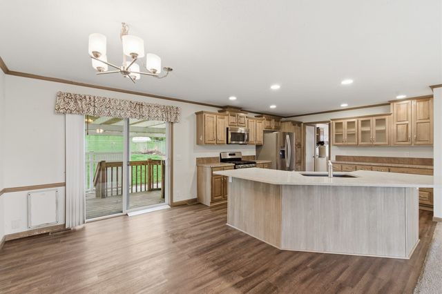 22816 243rd Street, Eldridge, IA 52748