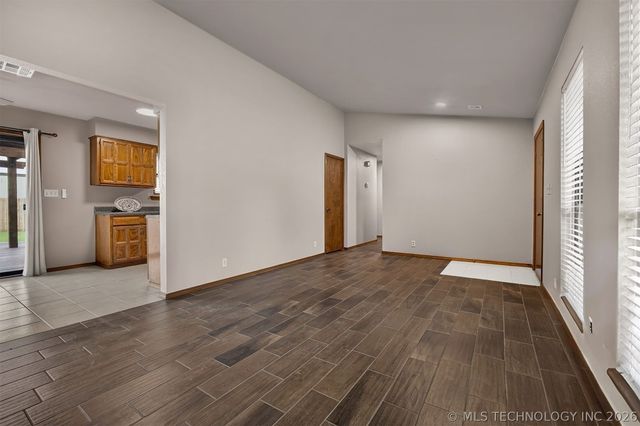 8710 N 120th East Avenue, Owasso, OK 74055