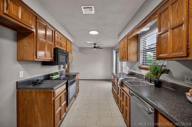 8710 N 120th East Avenue, Owasso, OK 74055