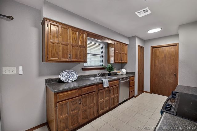 8710 N 120th East Avenue, Owasso, OK 74055
