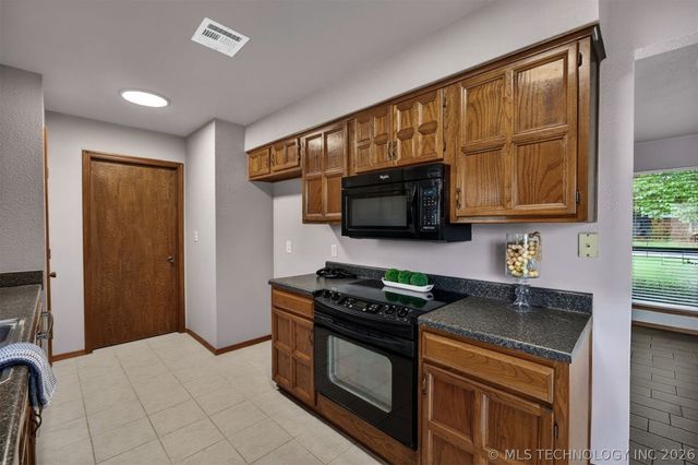 8710 N 120th East Avenue, Owasso, OK 74055