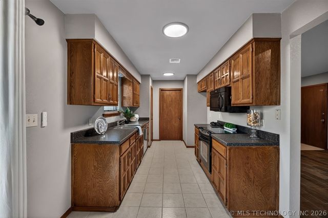 8710 N 120th East Avenue, Owasso, OK 74055