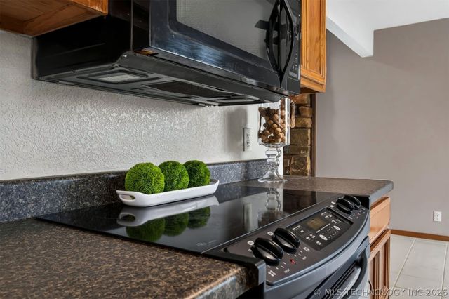 8710 N 120th East Avenue, Owasso, OK 74055