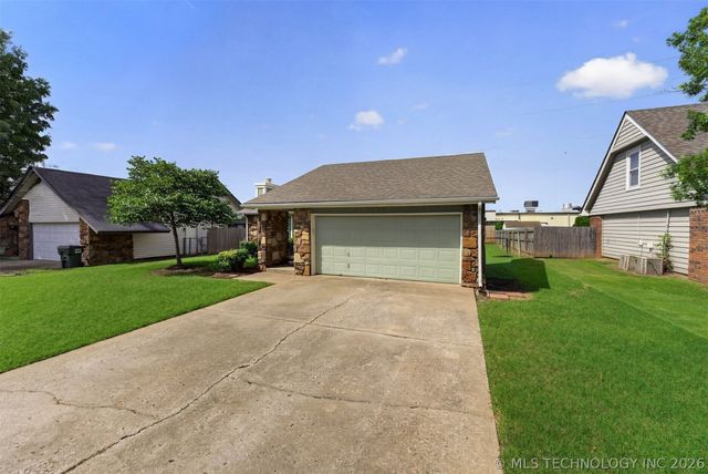 8710 N 120th East Avenue, Owasso, OK 74055