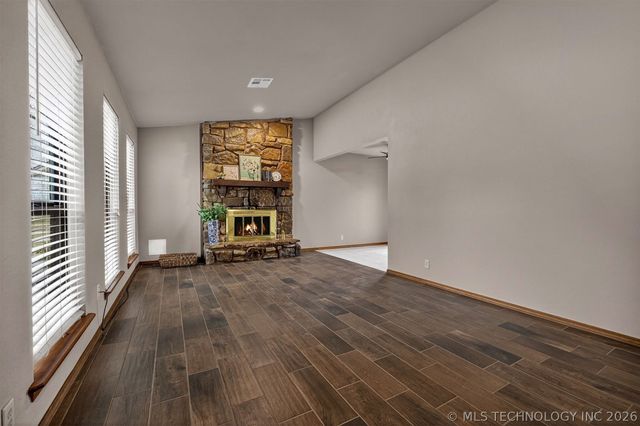 8710 N 120th East Avenue, Owasso, OK 74055