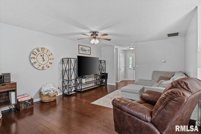 8101 Tack Lane, Springfield, IL 62712