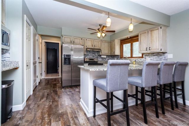 17890 Fox Glen Drive, Riverview, MI 48193