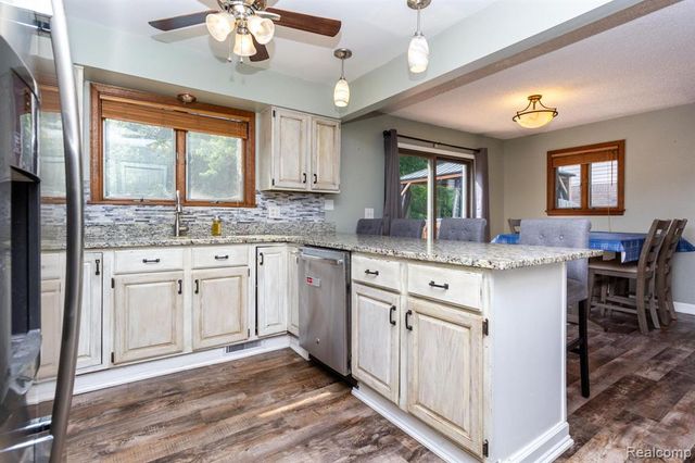 17890 Fox Glen Drive, Riverview, MI 48193