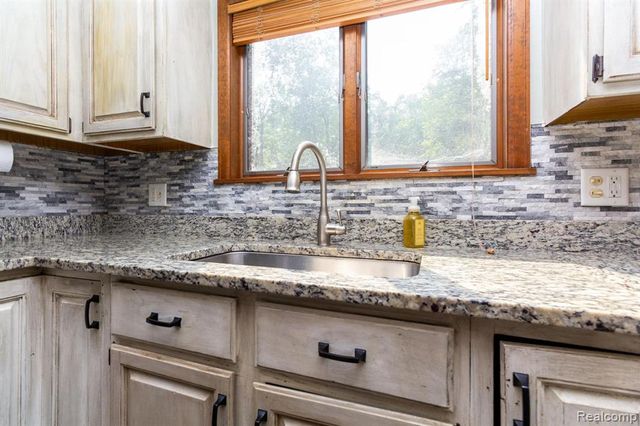 17890 Fox Glen Drive, Riverview, MI 48193