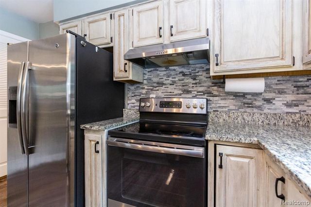 17890 Fox Glen Drive, Riverview, MI 48193