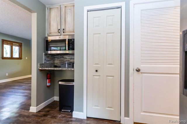 17890 Fox Glen Drive, Riverview, MI 48193