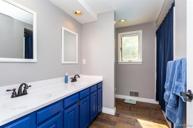 17890 Fox Glen Drive, Riverview, MI 48193