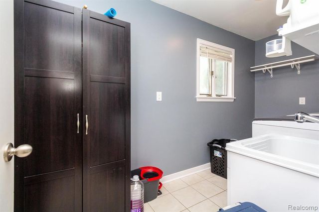 17890 Fox Glen Drive, Riverview, MI 48193