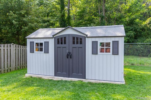 17890 Fox Glen Drive, Riverview, MI 48193