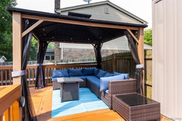 17890 Fox Glen Drive, Riverview, MI 48193