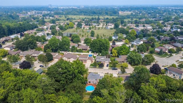 17890 Fox Glen Drive, Riverview, MI 48193