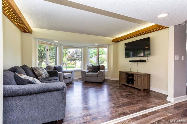 17890 Fox Glen Drive, Riverview, MI 48193