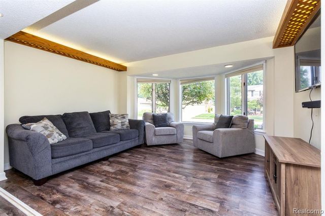 17890 Fox Glen Drive, Riverview, MI 48193