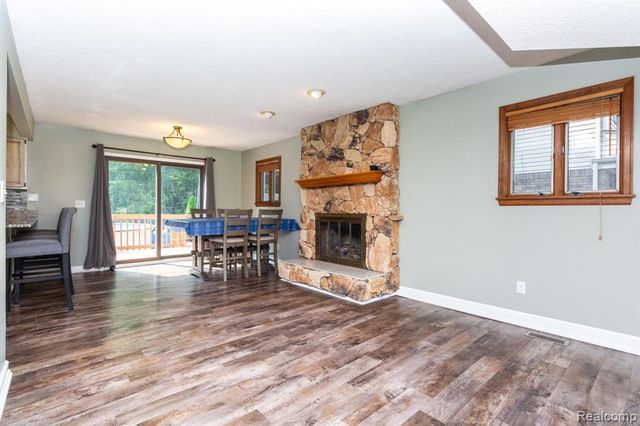 17890 Fox Glen Drive, Riverview, MI 48193