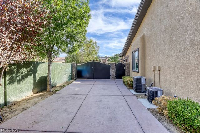 6908 Via Locanda Avenue, Las Vegas, NV 89131