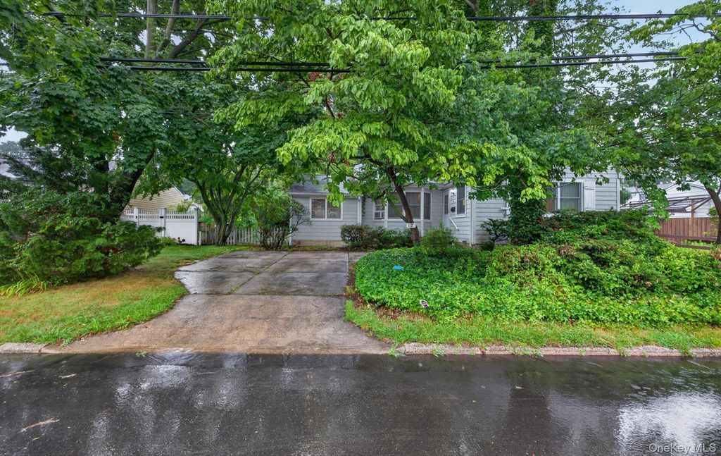 12 W Haven Drive, East Northport, NY 11731 — photo 3