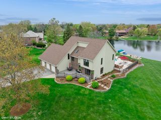 22846 W Lochanora Drive, Hawthorn Woods, IL 60047