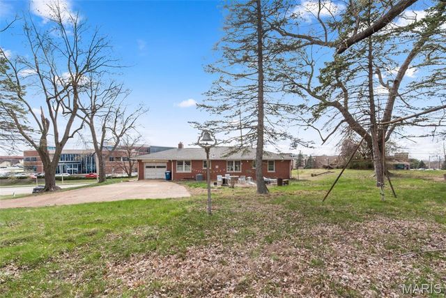 960 Chesterfield Parkway E, Chesterfield, MO 63017