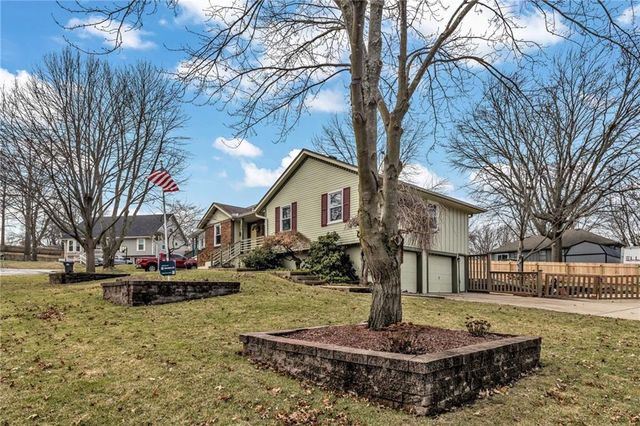 121 SW 26th Street Court, Blue Springs, MO 64015