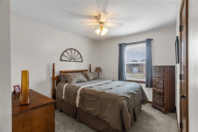 121 SW 26th Street Court, Blue Springs, MO 64015