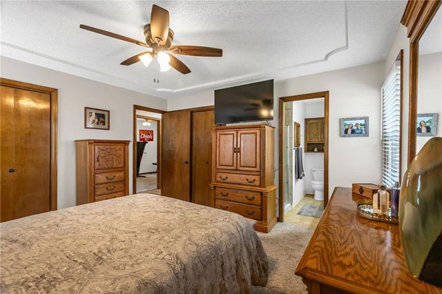 121 SW 26th Street Court, Blue Springs, MO 64015