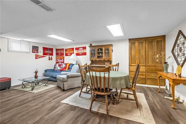 121 SW 26th Street Court, Blue Springs, MO 64015