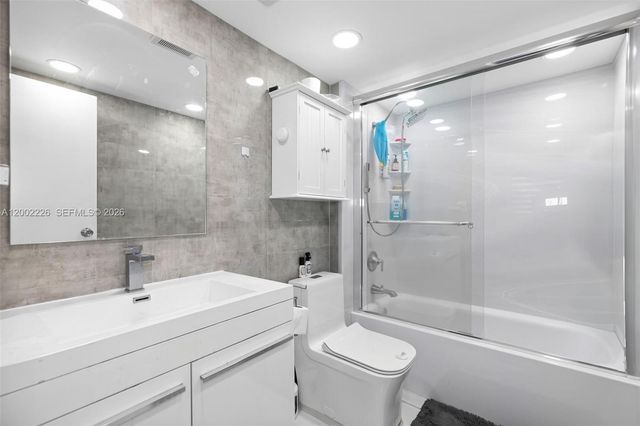 16546 NE 26th Ave 3J, North Miami Beach, FL 33160