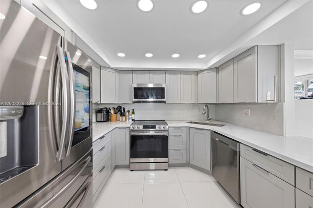 16546 NE 26th Ave 3J, North Miami Beach, FL 33160