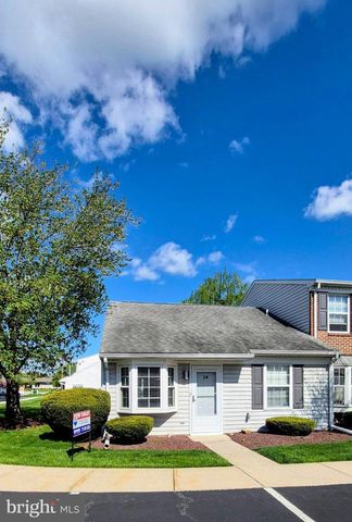 24 SOUTHPOINT DR, Mechanicsburg, PA 17055