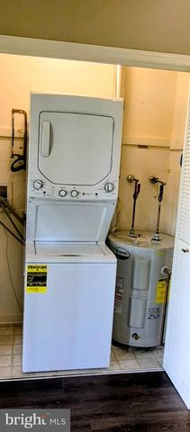 24 SOUTHPOINT DR, Mechanicsburg, PA 17055
